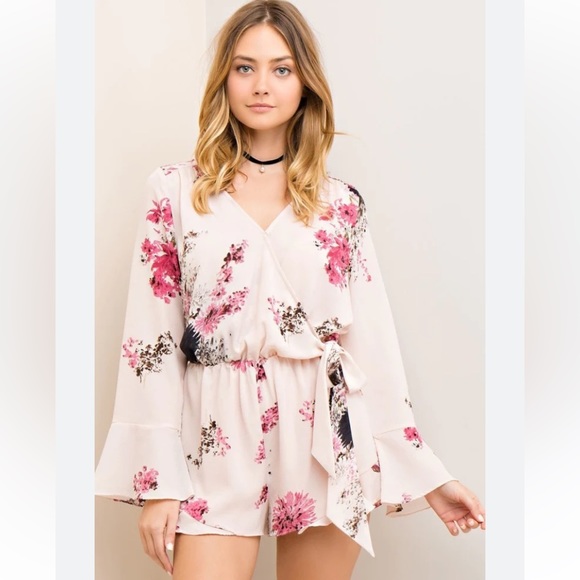 Entro light blush floral long sleeved romper S - Picture 1 of 10